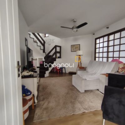 Casa com 176m², 4 quartos (sendo 1 suíte), 3 garagens, no bairro Balneário em Florianópolis