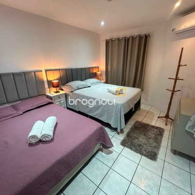 Casa com 176m², 4 quartos (sendo 1 suíte), 3 garagens, no bairro Balneário em Florianópolis