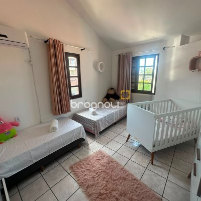 Casa com 176m², 4 quartos (sendo 1 suíte), 3 garagens, no bairro Balneário em Florianópolis