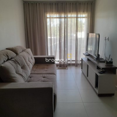 Apartamento com 89m², 2 quartos (sendo 1 suíte), 2 garagens, no bairro São João do Rio Vermelho em Florianópolis