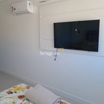 Apartamento com 89m², 2 quartos (sendo 1 suíte), 2 garagens, no bairro São João do Rio Vermelho em Florianópolis