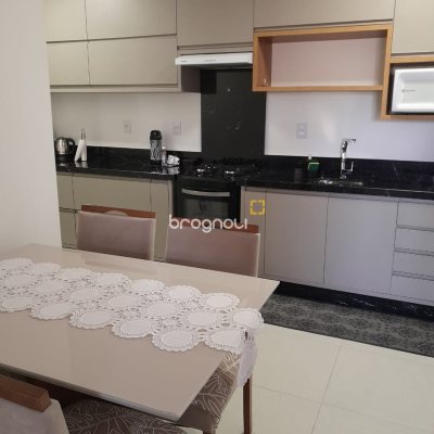 Apartamento com 89m², 2 quartos (sendo 1 suíte), 2 garagens, no bairro São João do Rio Vermelho em Florianópolis