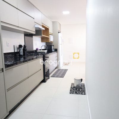 Apartamento com 89m², 2 quartos (sendo 1 suíte), 2 garagens, no bairro São João do Rio Vermelho em Florianópolis