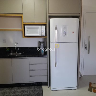 Apartamento com 89m², 2 quartos (sendo 1 suíte), 2 garagens, no bairro São João do Rio Vermelho em Florianópolis