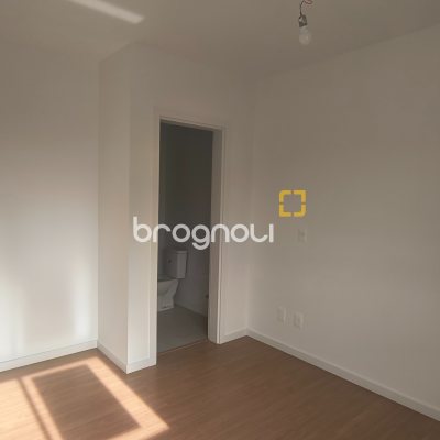 Apartamento com 64m², 2 quartos (sendo 1 suíte), 1 garagem, no bairro Coqueiros em Florianópolis