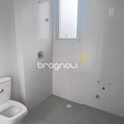 Apartamento com 64m², 2 quartos (sendo 1 suíte), 1 garagem, no bairro Coqueiros em Florianópolis