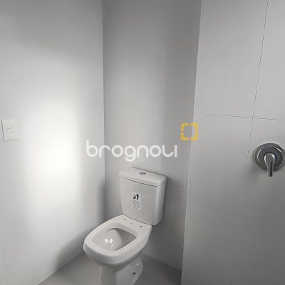 Apartamento com 64m², 2 quartos (sendo 1 suíte), 1 garagem, no bairro Coqueiros em Florianópolis