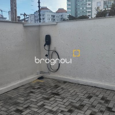 Apartamento com 64m², 2 quartos (sendo 1 suíte), 1 garagem, no bairro Coqueiros em Florianópolis