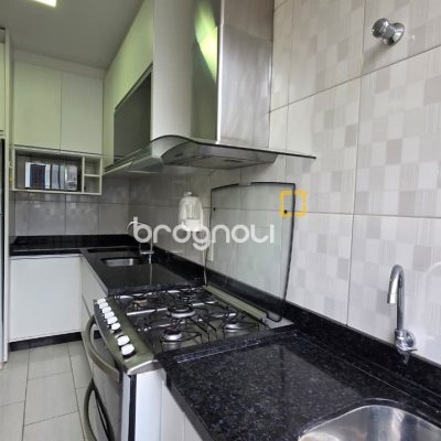 Apartamento com 64m², 3 quartos (sendo 1 suíte), 1 garagem, no bairro Centro em Florianópolis