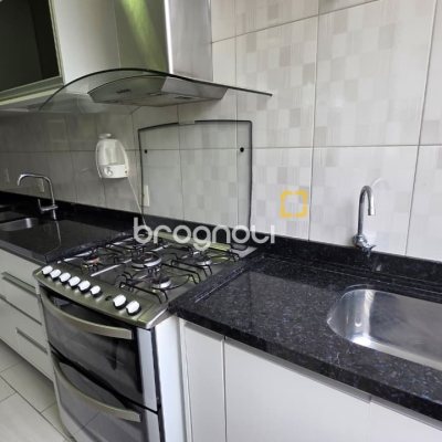 Apartamento com 64m², 3 quartos (sendo 1 suíte), 1 garagem, no bairro Centro em Florianópolis