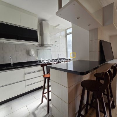 Apartamento com 64m², 3 quartos (sendo 1 suíte), 1 garagem, no bairro Centro em Florianópolis