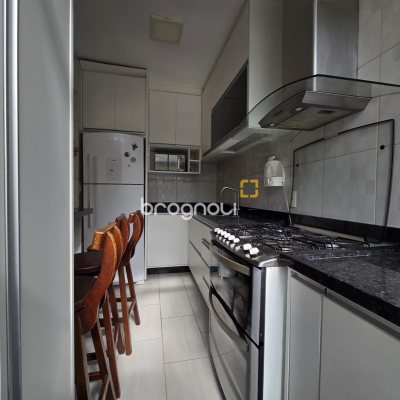 Apartamento com 64m², 3 quartos (sendo 1 suíte), 1 garagem, no bairro Centro em Florianópolis