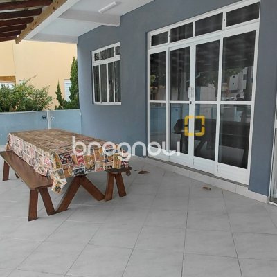 Casa com 236m², 8 quartos, 4 garagens, no bairro Palmas em Governador Celso Ramos