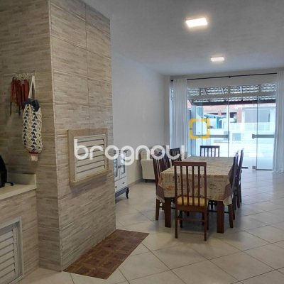 Casa com 236m², 8 quartos, 4 garagens, no bairro Palmas em Governador Celso Ramos