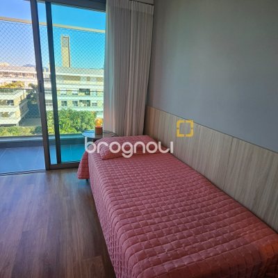 Cobertura com 166m², 3 quartos (sendo 1 suíte), 3 garagens, no bairro Campeche em Florianópolis