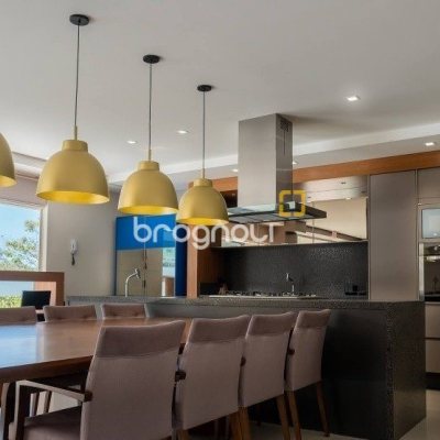 Cobertura com 166m², 3 quartos (sendo 1 suíte), 3 garagens, no bairro Campeche em Florianópolis