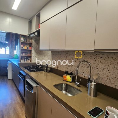 Cobertura com 166m², 3 quartos (sendo 1 suíte), 3 garagens, no bairro Campeche em Florianópolis