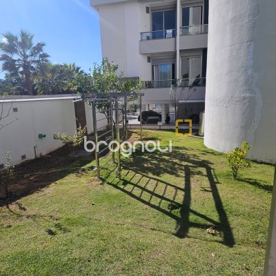 Cobertura com 166m², 3 quartos (sendo 1 suíte), 3 garagens, no bairro Campeche em Florianópolis