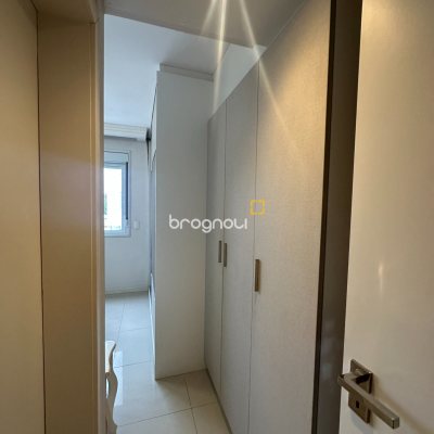 Apartamento com 66m², 2 quartos (sendo 1 suíte), 2 garagens, no bairro Estreito em Florianópolis