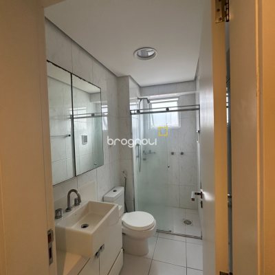 Apartamento com 66m², 2 quartos (sendo 1 suíte), 2 garagens, no bairro Estreito em Florianópolis