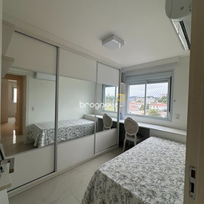 Apartamento com 66m², 2 quartos (sendo 1 suíte), 2 garagens, no bairro Estreito em Florianópolis