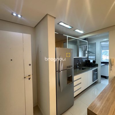 Apartamento com 66m², 2 quartos (sendo 1 suíte), 2 garagens, no bairro Estreito em Florianópolis
