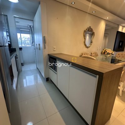 Apartamento com 66m², 2 quartos (sendo 1 suíte), 2 garagens, no bairro Estreito em Florianópolis