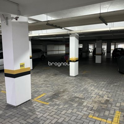 Apartamento com 66m², 2 quartos (sendo 1 suíte), 2 garagens, no bairro Estreito em Florianópolis