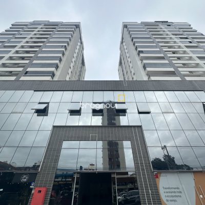 Apartamento com 66m², 2 quartos (sendo 1 suíte), 2 garagens, no bairro Estreito em Florianópolis