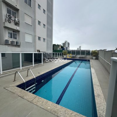 Apartamento com 66m², 2 quartos (sendo 1 suíte), 2 garagens, no bairro Estreito em Florianópolis