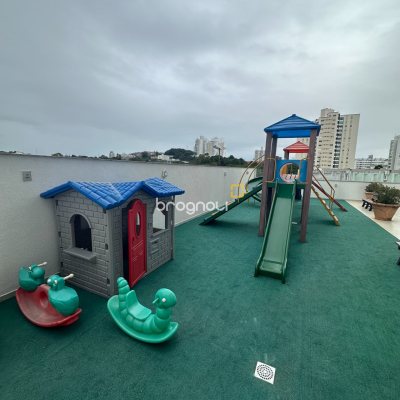 Apartamento com 66m², 2 quartos (sendo 1 suíte), 2 garagens, no bairro Estreito em Florianópolis