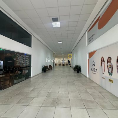 Apartamento com 66m², 2 quartos (sendo 1 suíte), 2 garagens, no bairro Estreito em Florianópolis
