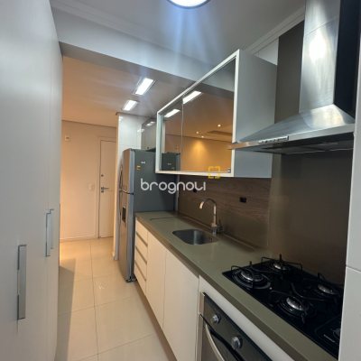Apartamento com 66m², 2 quartos (sendo 1 suíte), 2 garagens, no bairro Estreito em Florianópolis