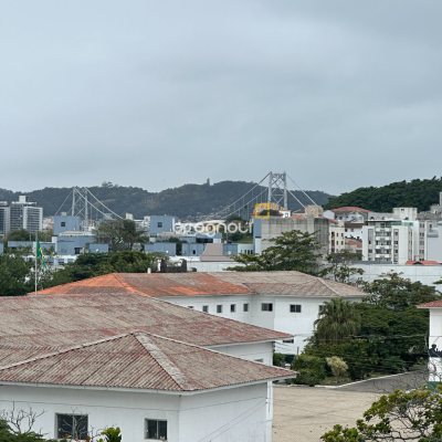 Apartamento com 66m², 2 quartos (sendo 1 suíte), 2 garagens, no bairro Estreito em Florianópolis