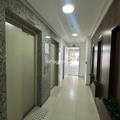 Apartamento com 66m², 2 quartos (sendo 1 suíte), 2 garagens, no bairro Estreito em Florianópolis