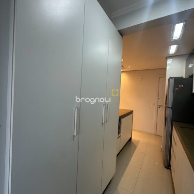 Apartamento com 66m², 2 quartos (sendo 1 suíte), 2 garagens, no bairro Estreito em Florianópolis