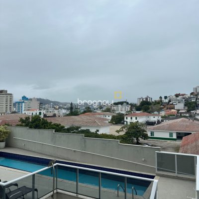 Apartamento com 66m², 2 quartos (sendo 1 suíte), 2 garagens, no bairro Estreito em Florianópolis