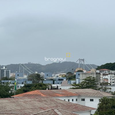 Apartamento com 66m², 2 quartos (sendo 1 suíte), 2 garagens, no bairro Estreito em Florianópolis