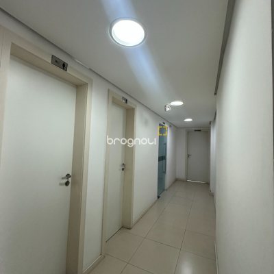 Apartamento com 66m², 2 quartos (sendo 1 suíte), 2 garagens, no bairro Estreito em Florianópolis