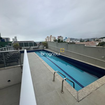 Apartamento com 66m², 2 quartos (sendo 1 suíte), 2 garagens, no bairro Estreito em Florianópolis