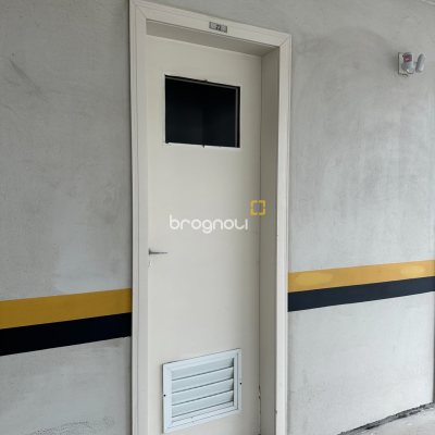 Apartamento com 66m², 2 quartos (sendo 1 suíte), 2 garagens, no bairro Estreito em Florianópolis