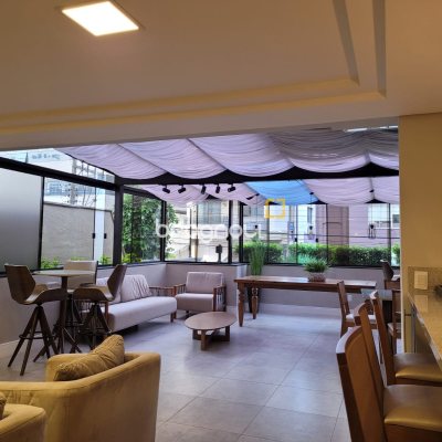 Apartamento com 315m², 3 quartos (sendo 1 suíte), 2 garagens, no bairro Centro em Florianópolis
