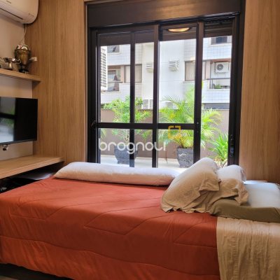 Apartamento com 315m², 3 quartos (sendo 1 suíte), 2 garagens, no bairro Centro em Florianópolis