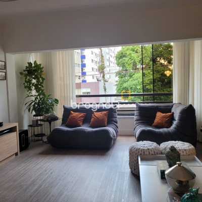 Apartamento com 315m², 3 quartos (sendo 1 suíte), 2 garagens, no bairro Centro em Florianópolis