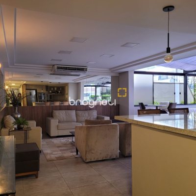 Apartamento com 315m², 3 quartos (sendo 1 suíte), 2 garagens, no bairro Centro em Florianópolis