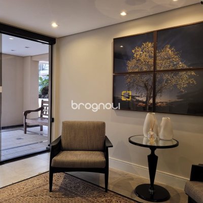 Apartamento com 315m², 3 quartos (sendo 1 suíte), 2 garagens, no bairro Centro em Florianópolis