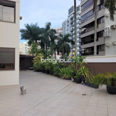 Apartamento com 315m², 3 quartos (sendo 1 suíte), 2 garagens, no bairro Centro em Florianópolis