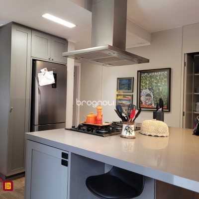 Apartamento com 315m², 3 quartos (sendo 1 suíte), 2 garagens, no bairro Centro em Florianópolis