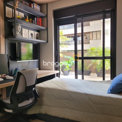 Apartamento com 315m², 3 quartos (sendo 1 suíte), 2 garagens, no bairro Centro em Florianópolis