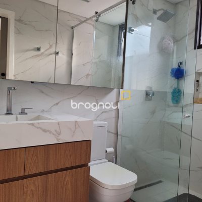 Apartamento com 315m², 3 quartos (sendo 1 suíte), 2 garagens, no bairro Centro em Florianópolis